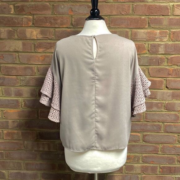 She + Sky Taupe Ruffle Sleeve Top Size Medium - Picture 4 of 8